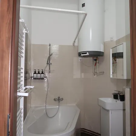 A And A1 In Apartment *